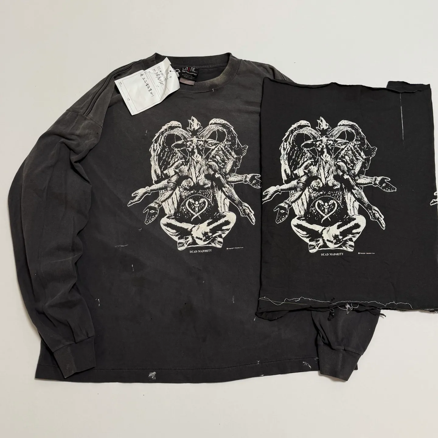 Printed board SAINT Mxxxxxx LS TEE/HEAVY WEIGHT/BLK Sheep head devil distressed long sleeves Washed in black S-XL 25 autumn and winter latest style Cylindrical side seam fabric Rewashed with faded and distressed top printing technology Old crack treatment Correct version Original consistent main mark/washed mark/little angel anti-counterfeiting mark Hand-splashed ink graffiti Wormhole worn Top purchasing level